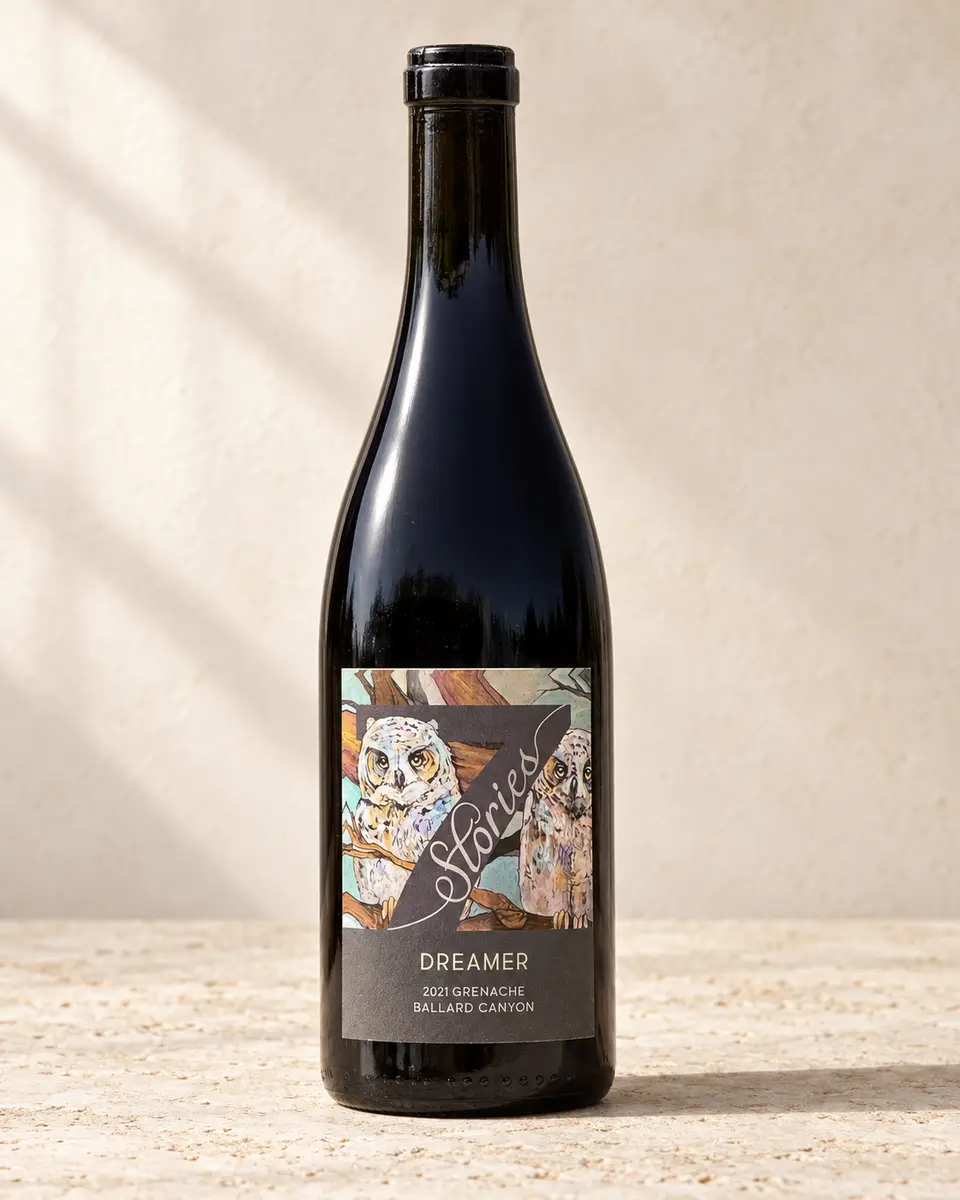 Dreamer 7 Stories bottle, studio visualization